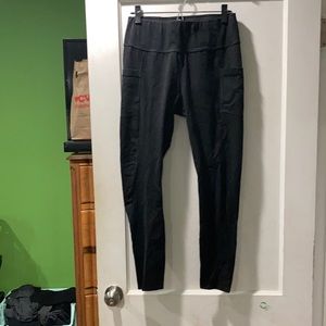 pact organic cotton leggings. Black. Size L.